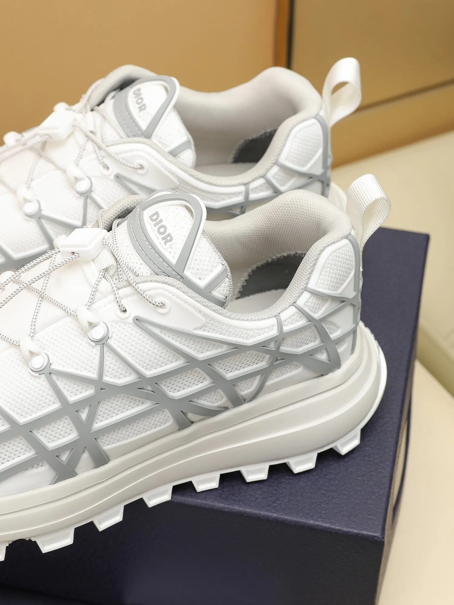 Men's Men's Shoes 💰520 [New Style] 🏍️🏍️Dior-B31 RUNNER sneakers highlight the fashionable silhouette, decorated with curved cannage pattern, reinterpreting classic patterns in a structural style, enriching Dior's 2023 summer men's wear series. Meticulously crafted using the advanced craftsmanship of hiking shoes, it blends outdoor culture with Dior heritage. Code number 38-45, multiple colors available, 38-44 (45 can be customized